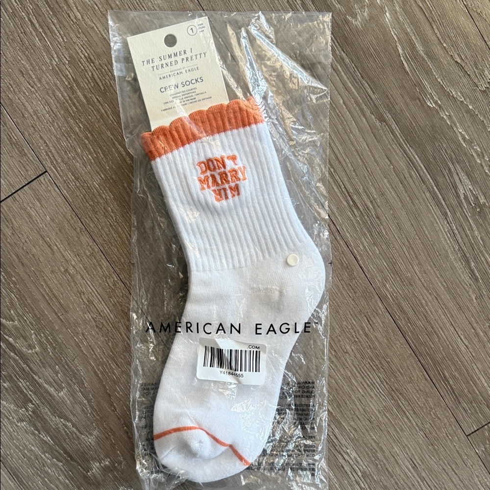 NWT The Summer I Turned Pretty Socks - Don't Marry Him